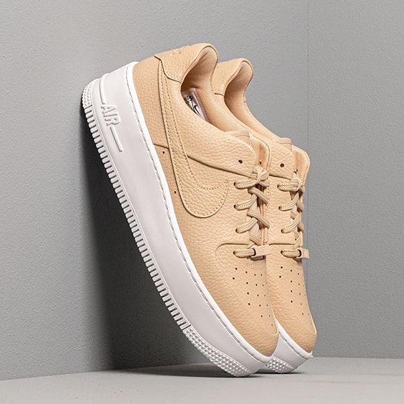 πΈ NIKE AIR FORCE 1 Sage Low Sneakers Shoes Beige - Picture 2 of 8